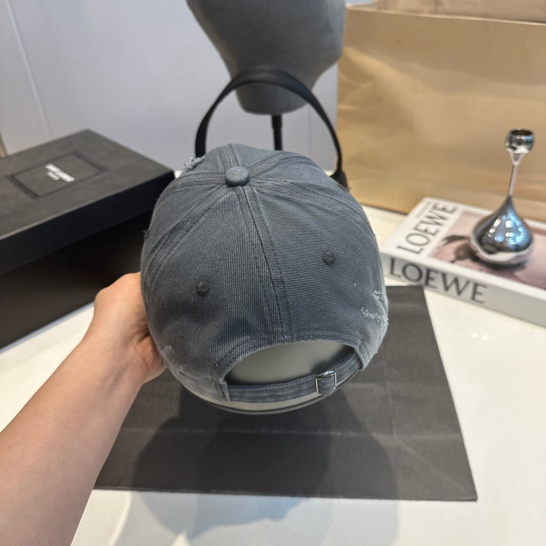 Baseball Cap in Ash Grey