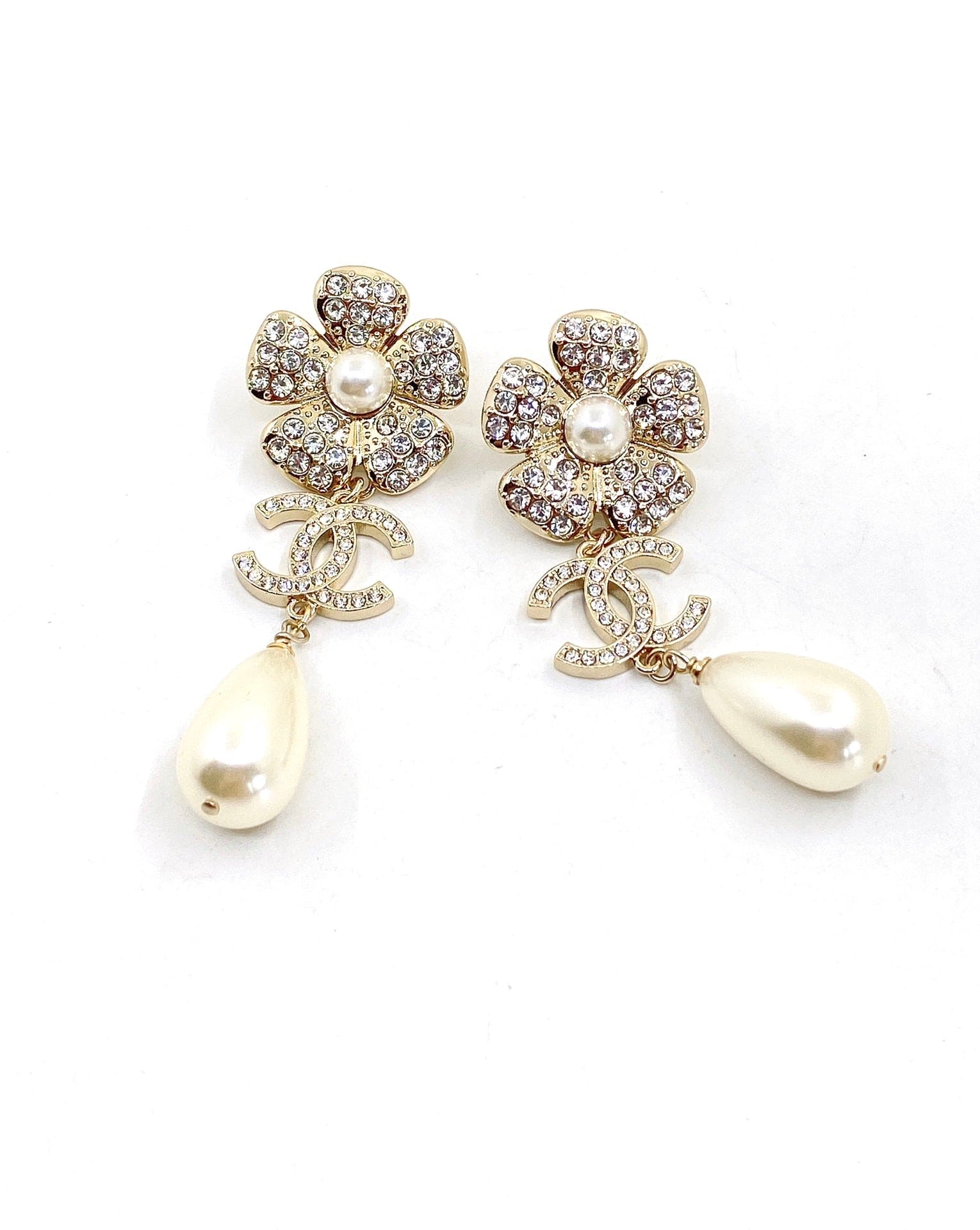 18K  Chanel Pearl Flowers Earrings