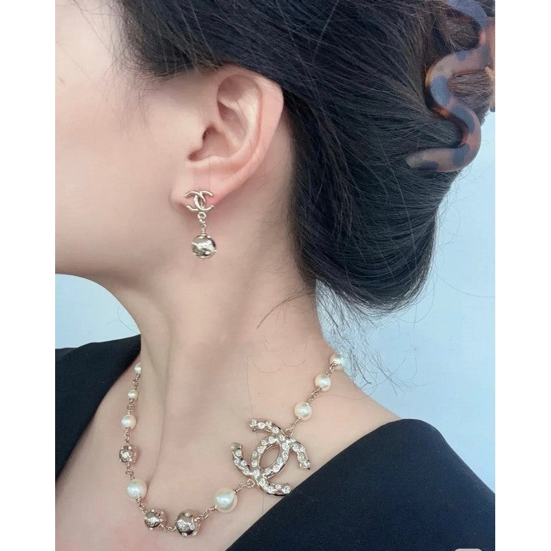 18K  Chanel White Pearls Necklace