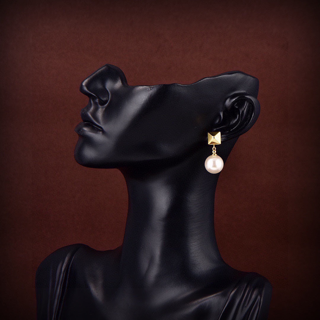 18K Valentino Pearl Earrings